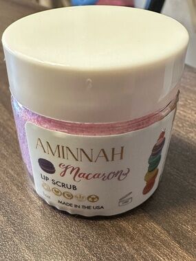 Aminnah macaron lip scrub